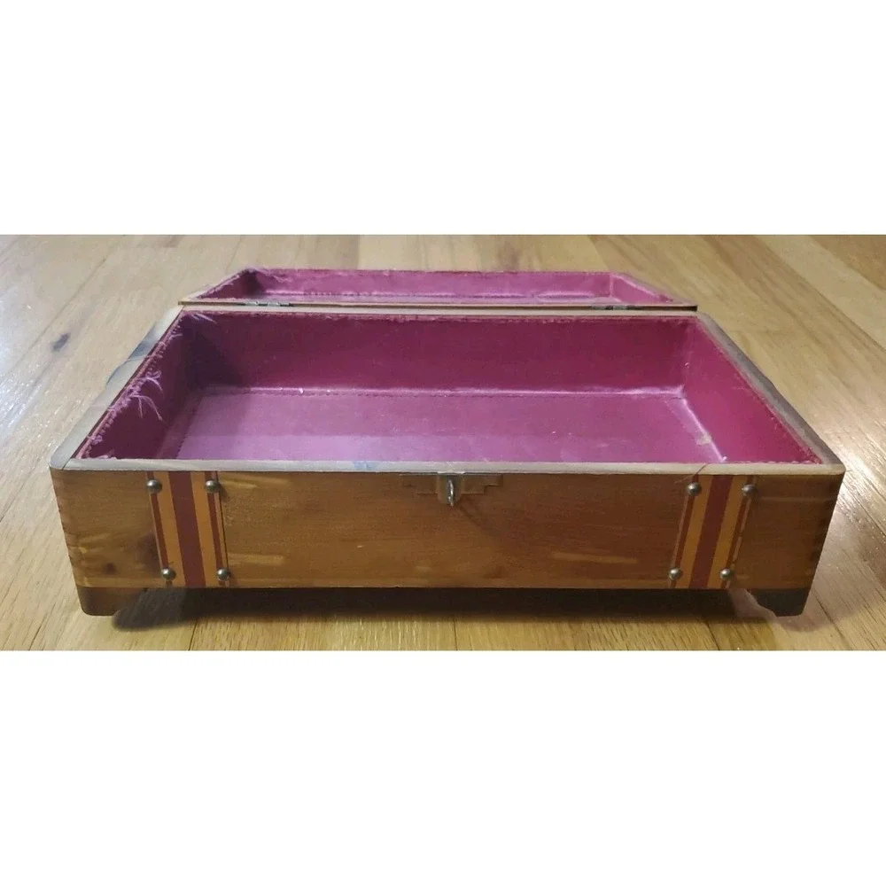 Distressed Vintage Cedar‎ Box Treasure Chest Hinged Lid Mirror Footed Lockable
